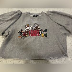 Adorable Looney Tunes cropped sweatshirt perfect for the winter season.